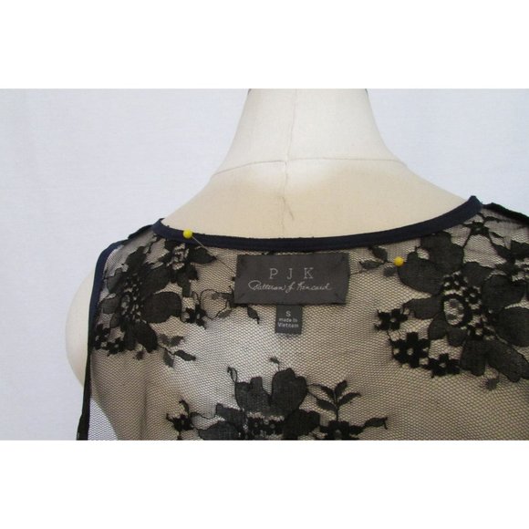 NWOT Patterson J Kincaid Navy Sleeveless Tunic Blouse with Black Lace Back 💙 - Picture 4 of 4